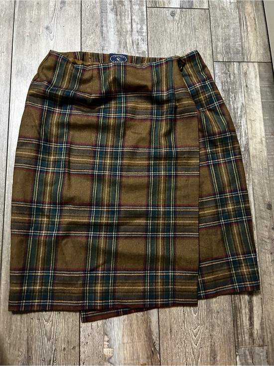 Chelsea Cambell Dresses & Skirts - Chelsea Cambell plaid Wrap Midi Skirt 💯 Wool